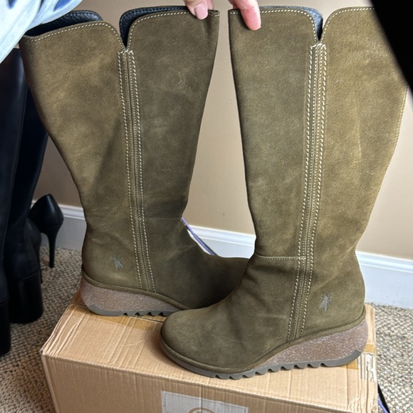 NWT • FLY London • Women's Classic Boots • Diesel Oil Suede • 🤎 Size 39 • 🤩 - Picture 11 of 17
